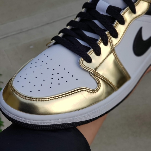 Air Jordan 1 Mid OG Metallic Gold Men's Size 9 New - Picture 3 of 11